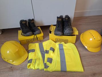 2 setjes veiligheidsuitrusting te koop beschikbaar voor biedingen