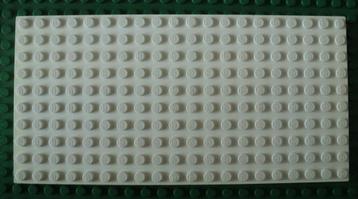 700eD (1) 1x wit Brick 10 x 20 with Bottom Tubes in single beschikbaar voor biedingen