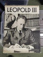 Een oude boek met prenten van Leopold 3, Ophalen