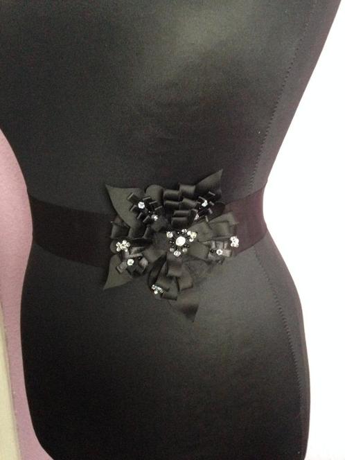 Nieuwe riem met bloem op zwart lint, Kleding | Dames, Trouwkleding en Trouwaccessoires, Nieuw, Accessoires, Zwart, Ophalen of Verzenden