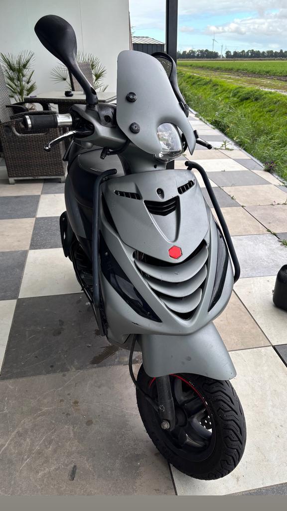 Piaggio Zip 4T 50cc (2017) – Custom Honda Grey, Fietsen en Brommers, Scooters | Piaggio, Gebruikt, Zip, Maximaal 45 km/u, Benzine