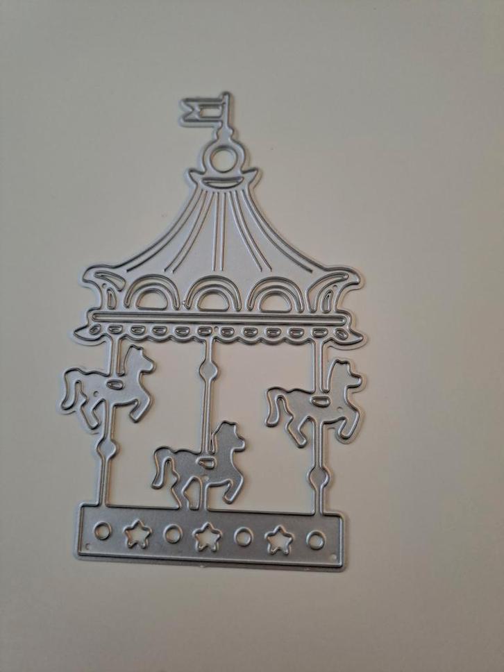 Nieuwe snijmal carrousel, Hobby en Vrije tijd, Kaarten | Zelf maken, Nieuw, Pons of Mal, Ophalen of Verzenden