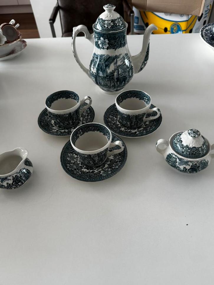 Engels servies van Royal Tudor Ware, Staffordshire, Antiek en Kunst, Antiek | Servies compleet, Ophalen of Verzenden