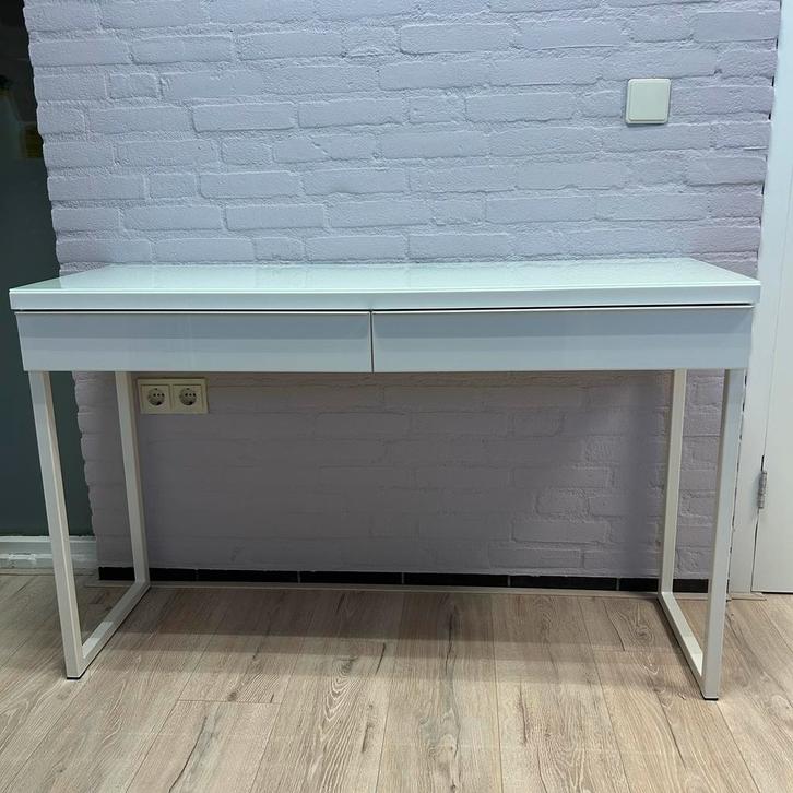 Besta Burs ikea bureau 120x40 zgan incl glasplaat, Huis en Inrichting, Bureaus, Zo goed als nieuw, Ophalen