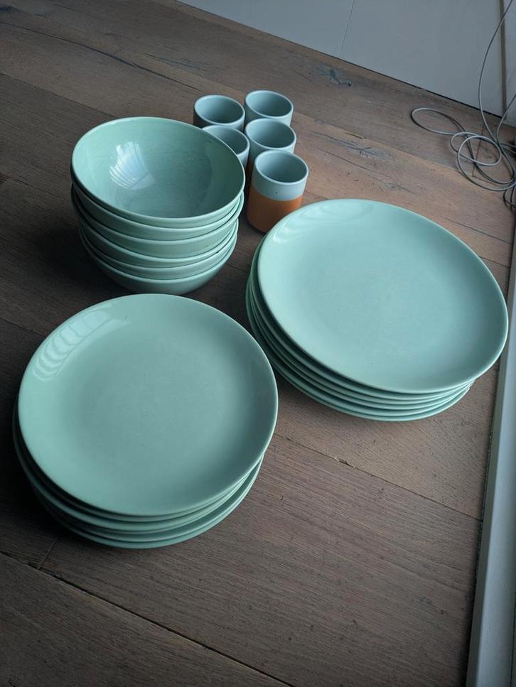 Groen Ikea servies Färgrik + Kwantum kopjes (18+5 delig), Huis en Inrichting, Keuken | Servies, Gebruikt, Compleet servies, Effen