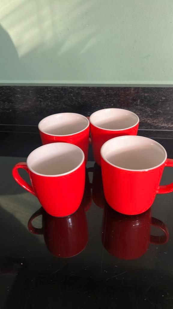 Hema rode kopjes 3 grote 1 iets kleiner, Huis en Inrichting, Keuken | Servies, Zo goed als nieuw, Kop(pen) en/of Schotel(s), Overige stijlen