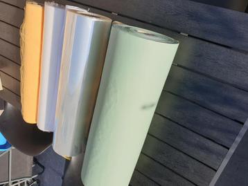 Cellofaan inpakpapier en andere inpak rollen bloemen cadeaus beschikbaar voor biedingen