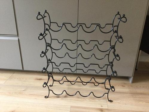 Gietijzeren wijnrek, stapelbaar voor 20 flessen wijn., Huis en Inrichting, Woonaccessoires | Wijnrekken, Zo goed als nieuw, 75 cm of meer