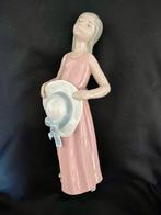 Lladro Meisje met hoed, Verzamelen, Ophalen of Verzenden, Zo goed als nieuw, Mens