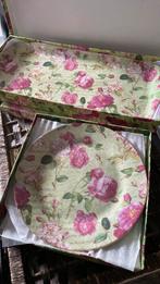 Gebaks bordjes en schaal geoen met bloemen, Huis en Inrichting, Keuken | Servies, Ophalen of Verzenden, Zo goed als nieuw, Overige stijlen