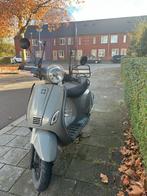 Grijze AGM scooter, Fietsen en Brommers, Snorfietsen en Snorscooters, Overige merken, Gebruikt, Ophalen of Verzenden, Benzine