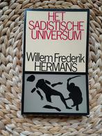 Willem Frederik Hermans - Het sadistisch universum, Boeken, Essays, Columns en Interviews, Ophalen of Verzenden, Gelezen