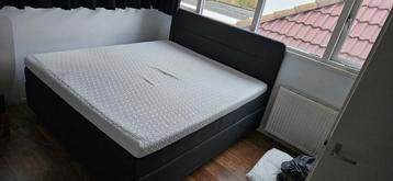 Boxspring 180x200 met hoofdbord beschikbaar voor biedingen