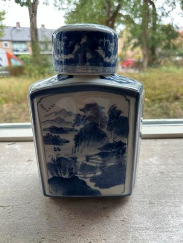 Blauw Wit Pot met Deksel beschikbaar voor biedingen