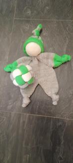 Knuffel popje met bal, Ophalen of Verzenden, Nieuw, Kraamcadeau