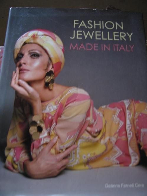 Fashion Jewellery in Italy Sieraden, Boeken, Kunst en Cultuur | Fotografie en Design, Zo goed als nieuw, Ophalen of Verzenden