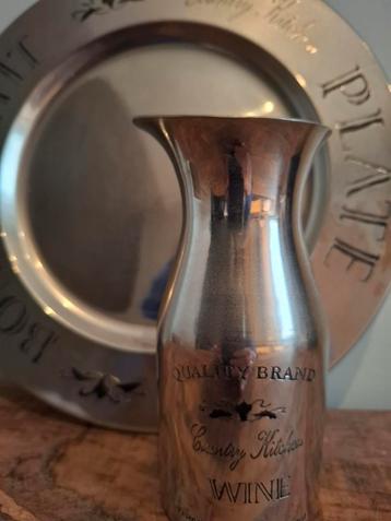 Karaf en bord beschikbaar voor biedingen