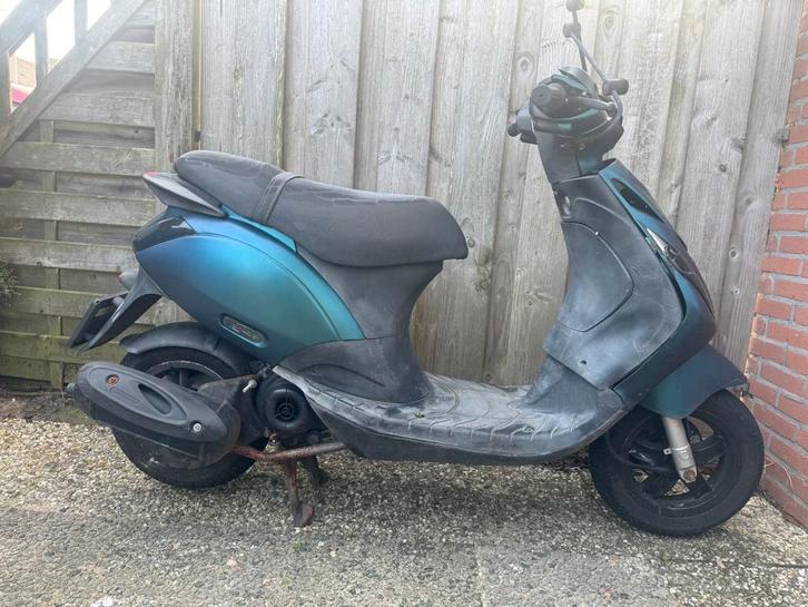 Piaggio zip, Fietsen en Brommers, Scooters | Piaggio, Zo goed als nieuw, Zip, Maximaal 25 km/u, Benzine, Ophalen of Verzenden