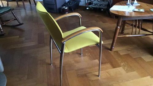 Armleunstoelen  stapelbaar 22 x aan elaar te koppelen, Huis en Inrichting, Stoelen, Zo goed als nieuw, Vijf, Zes of meer stoelen