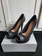 Mooie pumps met slangenprint details, Zwart, Zo goed als nieuw, Schoenen met hoge hakken, Bershka