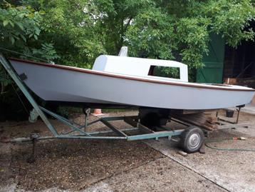 Zeilboot houten knikspant 7 m met trailer