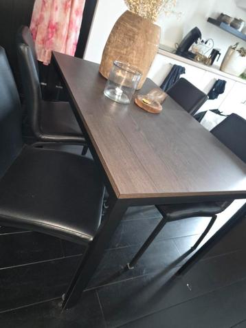 Inschuifbare Eettafel met Stoelen beschikbaar voor biedingen