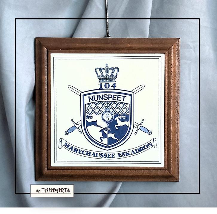 Marechaussee Nunspeet Eskadron 104  🔻PRIJS VERLAAGD, Verzamelen, Militaria | Algemeen, Marechaussee, Embleem of Badge, Nederland