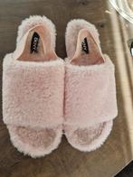 DKNY Fluffy Pantoffels Lichtroze Maat 38.5, DKNY, Ophalen of Verzenden, Zo goed als nieuw, Roze