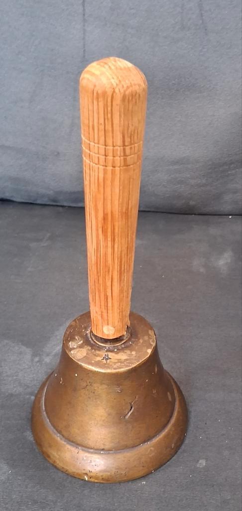 tafelbel dinerbel
messing
gemerkt ster 12
XII
18c, Antiek en Kunst, Antiek | Koper en Brons, Verzenden