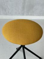 Vintage kruk geel retro krukje jaren 50 design stool 1950s, Gebruikt, Staal, Onbekend, Ophalen of Verzenden