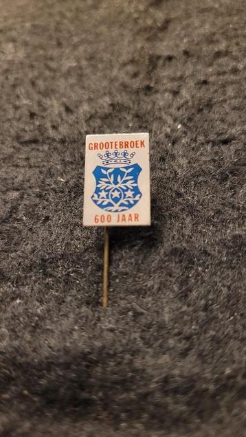 Grootebroek 600 jaar speldje beschikbaar voor biedingen