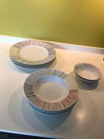 4 platte borden, 4 ontbijtborden 2 schaaltjes, Huis en Inrichting, Keuken | Servies, Ophalen of Verzenden, Gebruikt, Overige stijlen