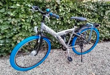 Stoere fiets met 26" blauwe banden en 3 versnellingen beschikbaar voor biedingen