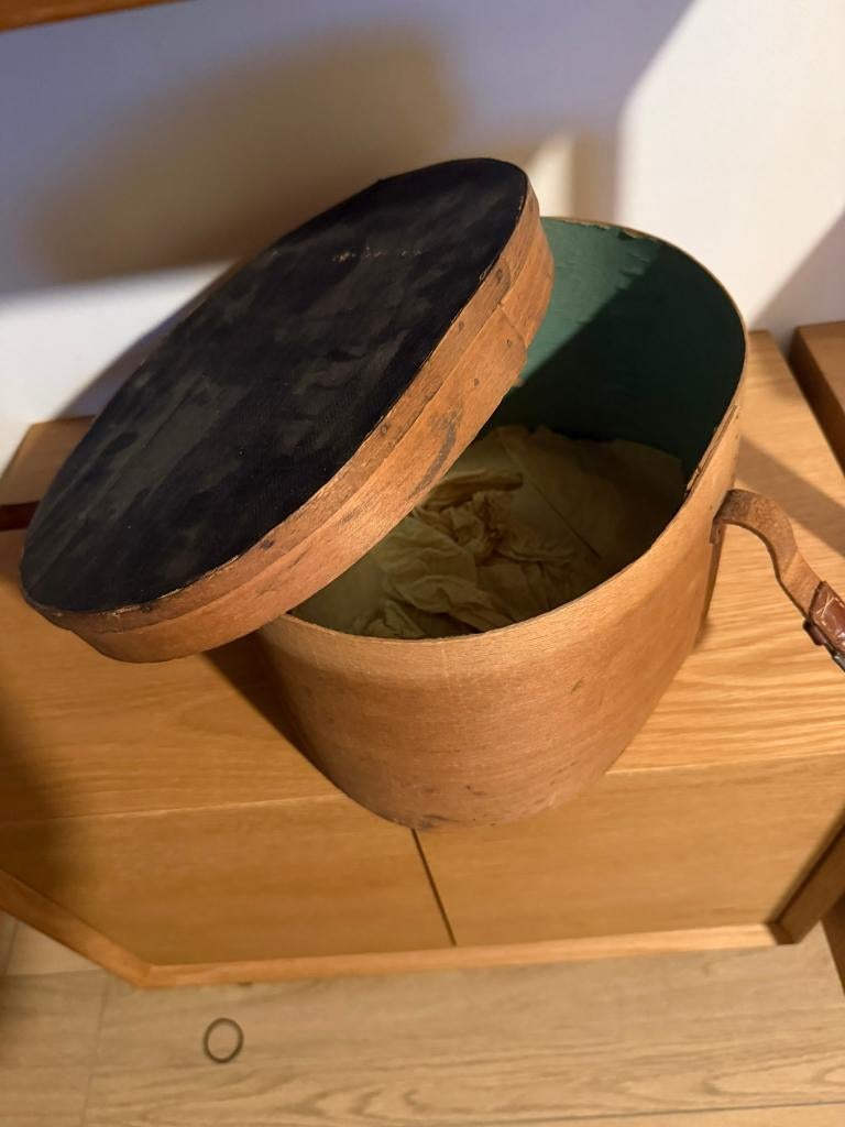 Een antieke Franse hoedendoos, Antiek en Kunst, Ophalen of Verzenden