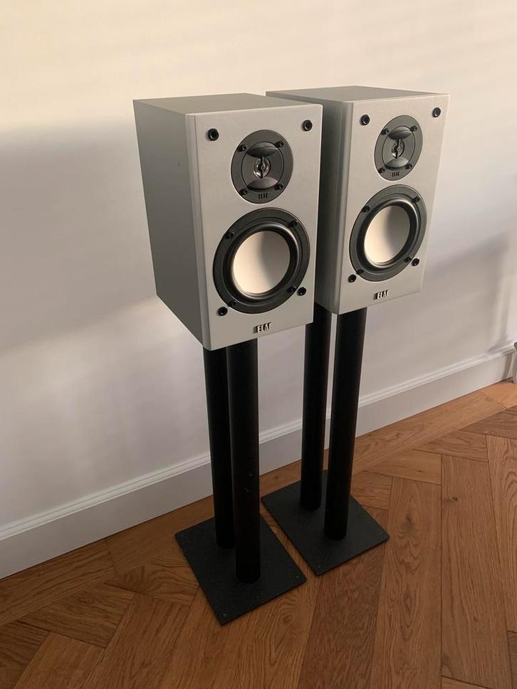 Elac 101 boekenplank speakers zilver nieuw staat, Audio, Tv en Foto, Luidsprekers, Zo goed als nieuw, Front, Rear of Stereo speakers