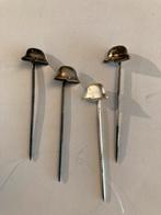 4 Stahlhelm speld spelden, Ophalen of Verzenden, Landmacht, Duitsland