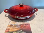 Nieuwe Le Creuset Campagnard  kersenrood 26 cm, Gietijzer, Nieuw, Ophalen of Verzenden, Keramische plaat