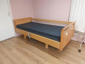 verpleegbed matrasmaat 90 x 210 cm, merk Volker, extra lang! beschikbaar voor biedingen