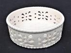 Royal Creamware - Schaaltje met opengewerkte rand NIEUWSTAAT, Huis en Inrichting, Keuken | Servies, Ophalen of Verzenden, Overige stijlen
