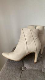 Beige leren enkellaarsjes van Sacha. Maat 39, Beige, Lage of Enkellaarzen, Ophalen of Verzenden, Zo goed als nieuw