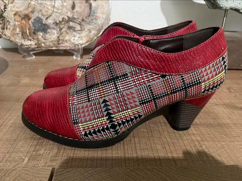 Rode geruite leren damespump, Kleding | Dames, Schoenen, Zo goed als nieuw, Schoenen met lage hakken, Rood, Ophalen of Verzenden