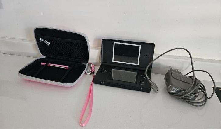 Nintendo DS Lite + 14 Games, Spelcomputers en Games, Games | Nintendo DS, 1 speler, Vanaf 3 jaar, Ophalen