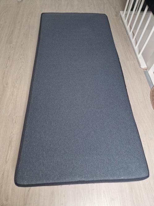 Matras grijs 90 x 200, Huis en Inrichting, Slaapkamer | Matrassen en Bedbodems, Zo goed als nieuw, Matras, 90 cm, 200 cm, Eenpersoons