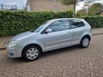 Volkswagen Polo 1.2 40KW 2007 Grijs Apk april 2026, Auto's, Volkswagen, Voorwielaandrijving, Stof, 54 pk, 1198 cc