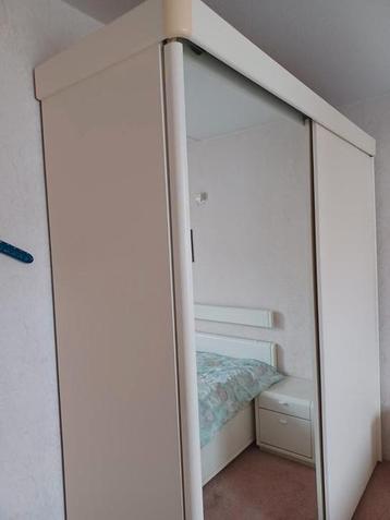 Kleding-/linnenkast 205x60x220cm, 2 schuifdeuren beschikbaar voor biedingen