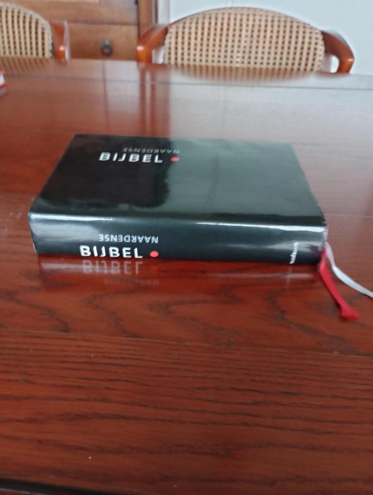 NAARDENSE BIJBEL Zo goed als nieuw, Boeken, Godsdienst en Theologie, Zo goed als nieuw, Christendom | Protestants, Ophalen of Verzenden