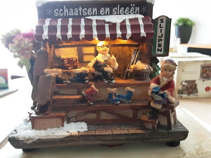 Kersthuisje Typisch Hollands, Schaatsen sleeen, kerstdorp, Diversen, Kerst, Zo goed als nieuw, Ophalen of Verzenden