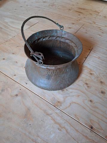 Antieke koperen ketel/pan beschikbaar voor biedingen