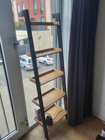Wandkast beschikbaar voor biedingen