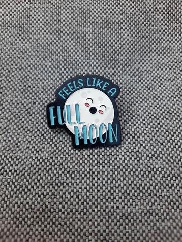 1 leuke pin met de tekst - Feels like a Full Moon - te koop beschikbaar voor biedingen